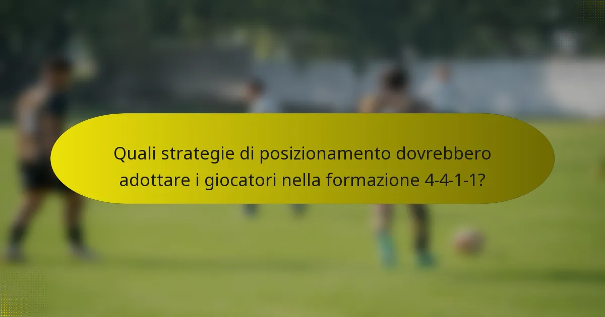 Quali strategie di posizionamento dovrebbero adottare i giocatori nella formazione 4-4-1-1?